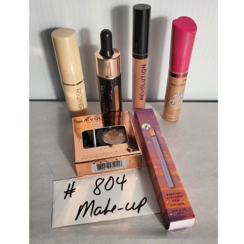 Makeup Revolution London Bundle 5 Eyeshadow Liquid Lipstick Eyeliner Foundation
